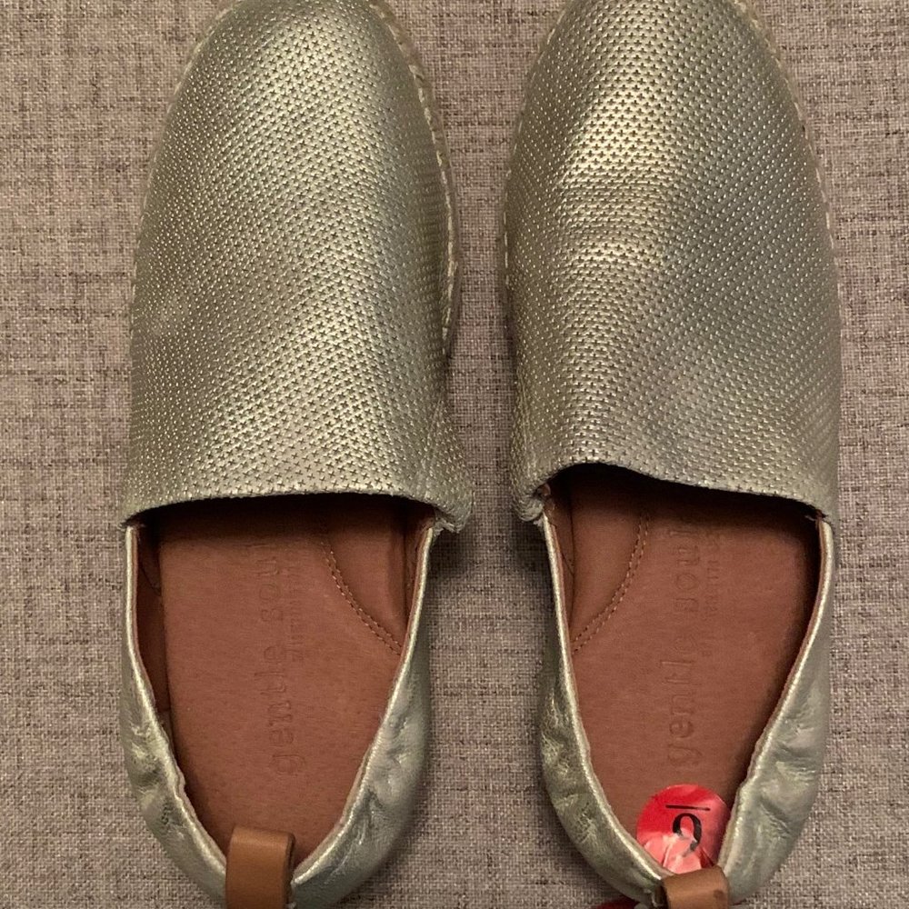 NWT Gentle Soul Gold Slip on Shoes - Size 6